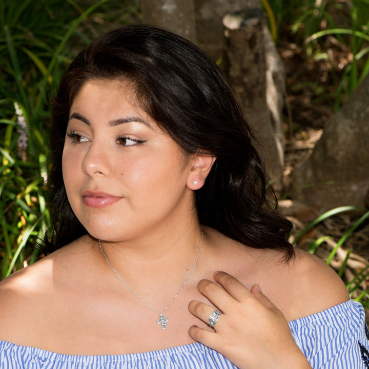 Earth Song Jewelry model wearing sterling silver heart design ring